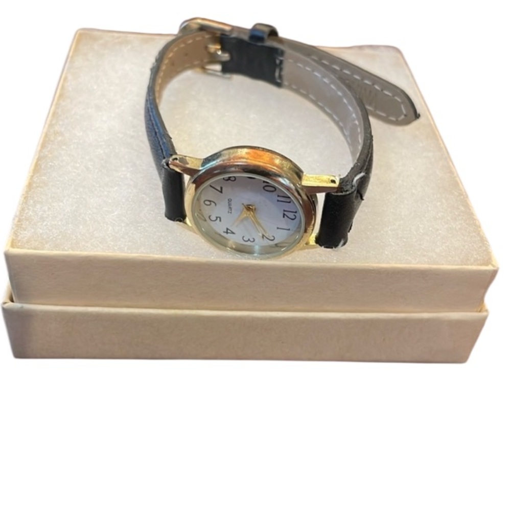 Vintage quartz watch base metal bezel Japan mov’t black leather band white face